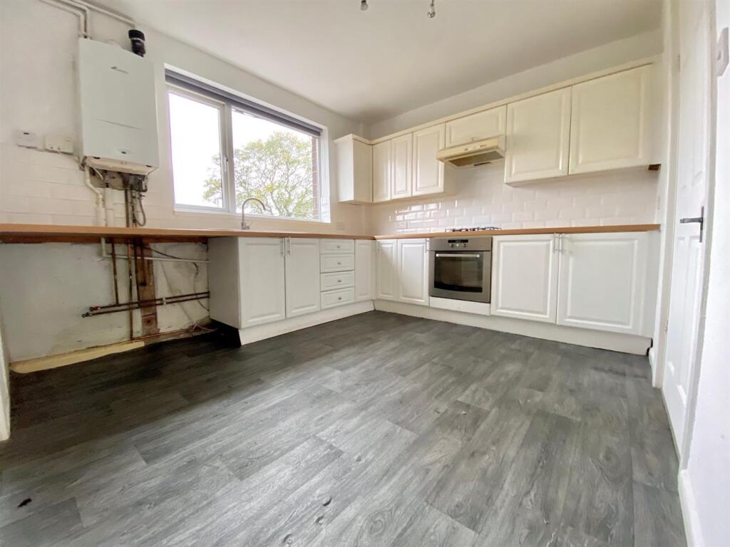 Bramleys Estate Agents - Greave House Drive - Ludd
