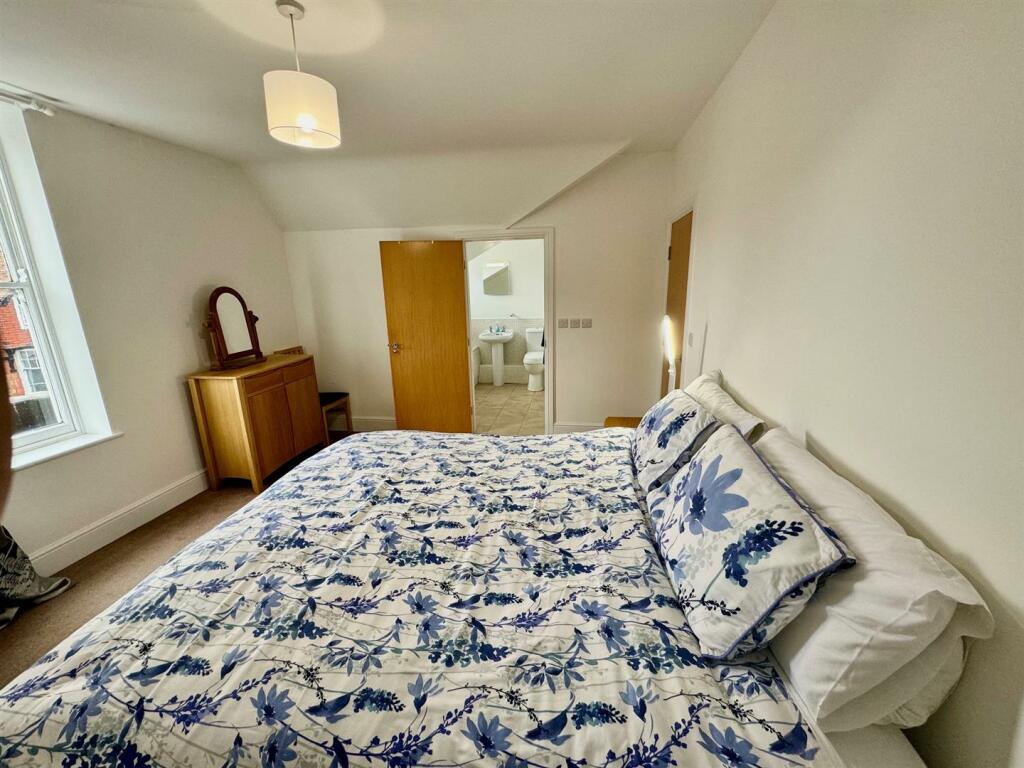 bedroom 1 2.jpg