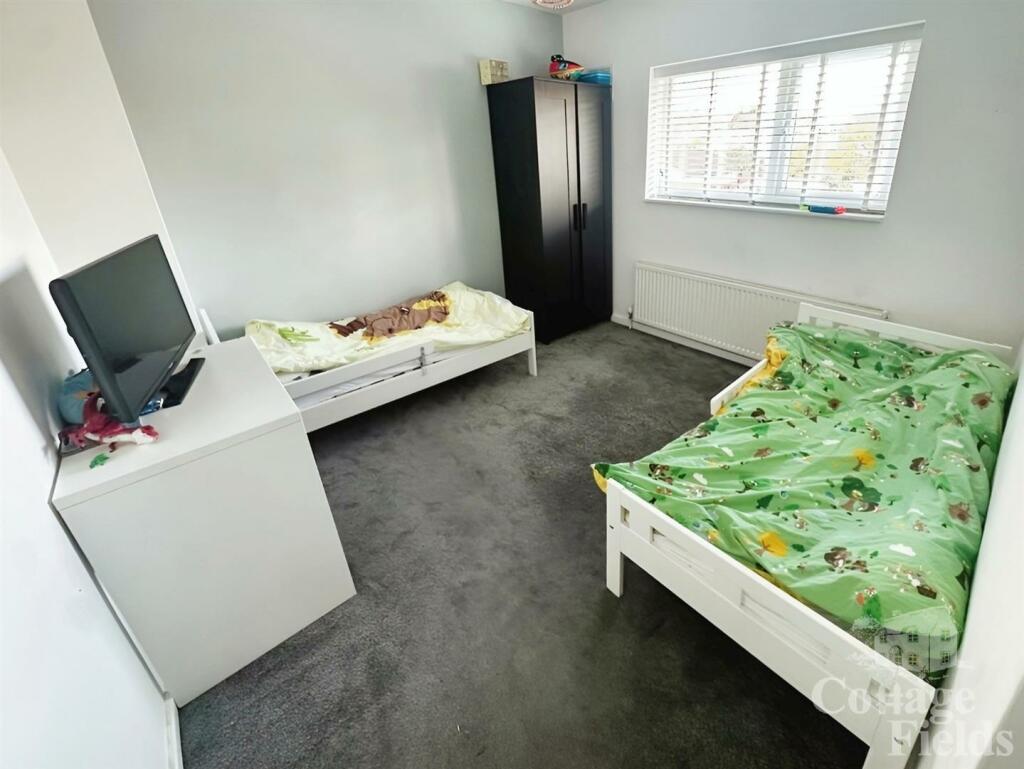 Bedroom 203.jpg