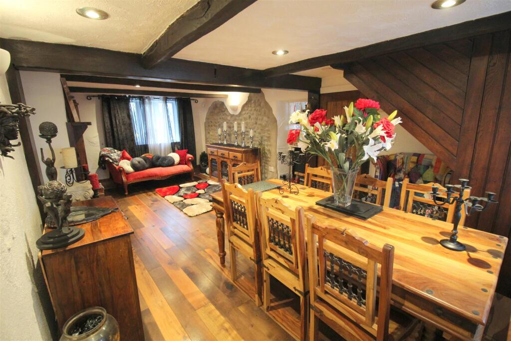 Leach Lodge Farm dining 2.JPG