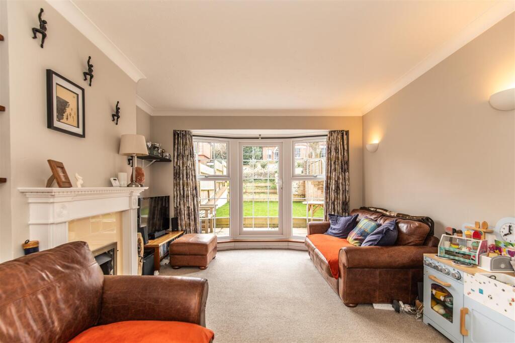 2 Sackville Close7.jpg