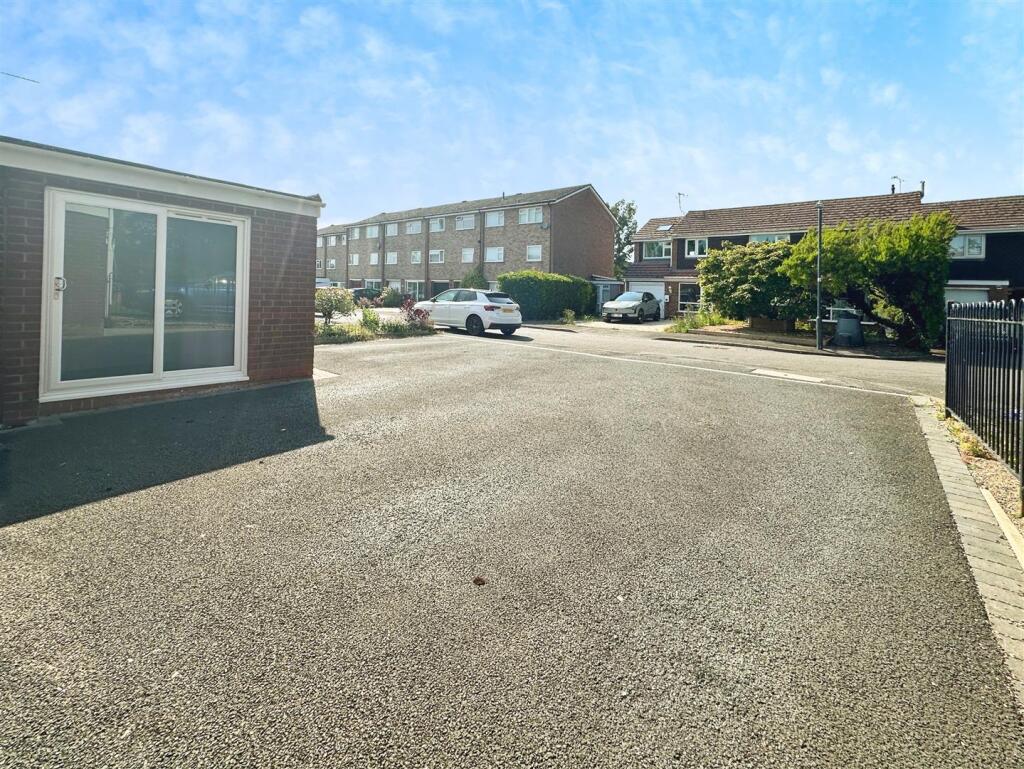 ca55ff80--4444-B96F-8EE3525679F7-97422-00001F0AA48