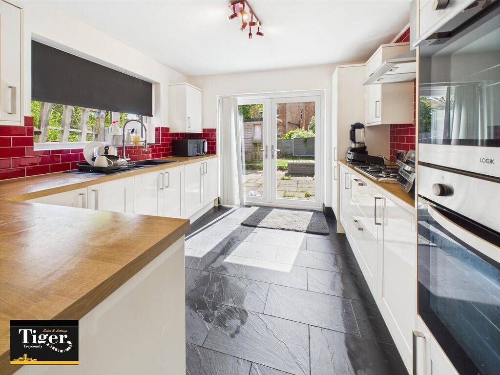 CAM02176G0-PR0564...