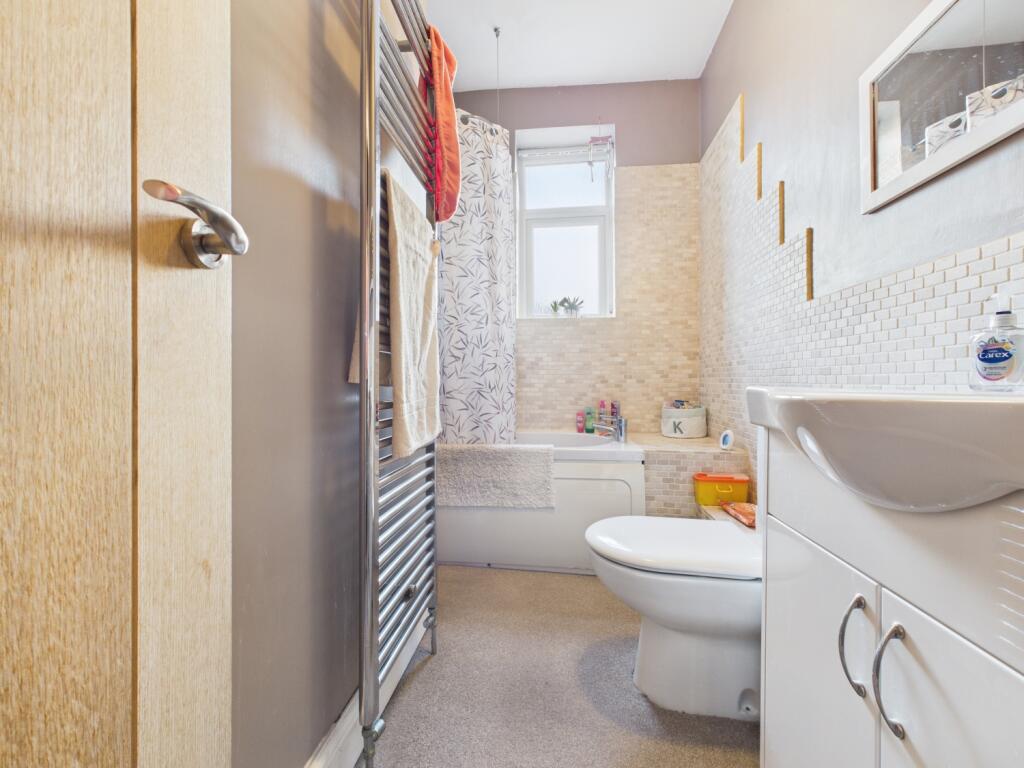 CAM03729G0-PR0203-STILL004