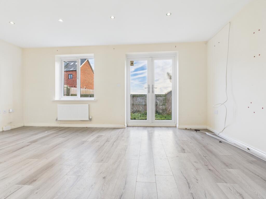 CAM03729G0-PR0178-STILL012