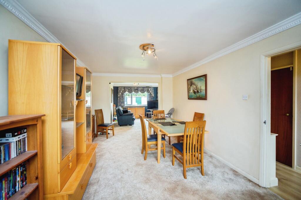 Lounge/Dining Room