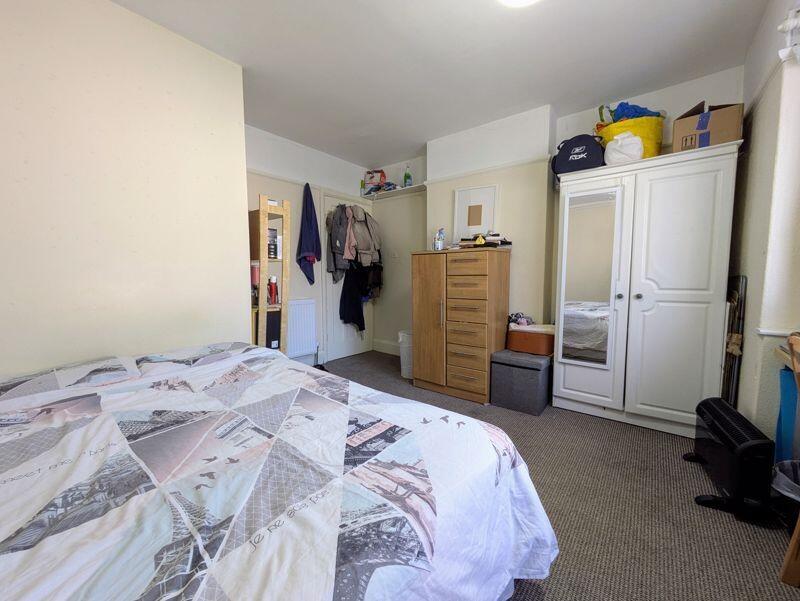 A cozy double bedroom featuring a comfortable b...