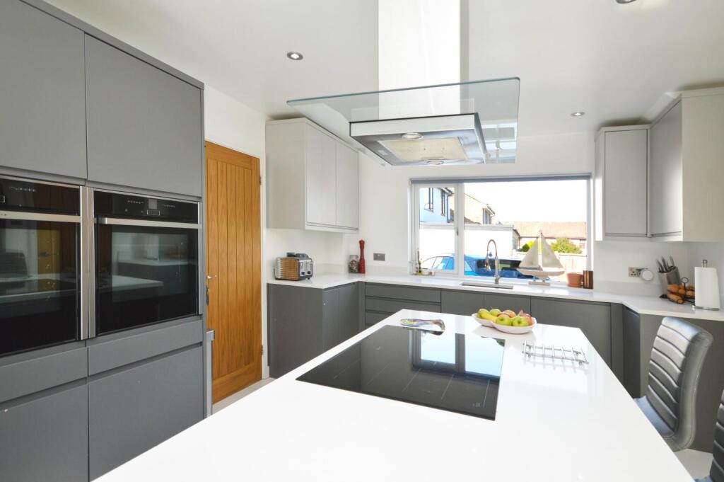 L-Shaped Kitchen/Dining/Family Room