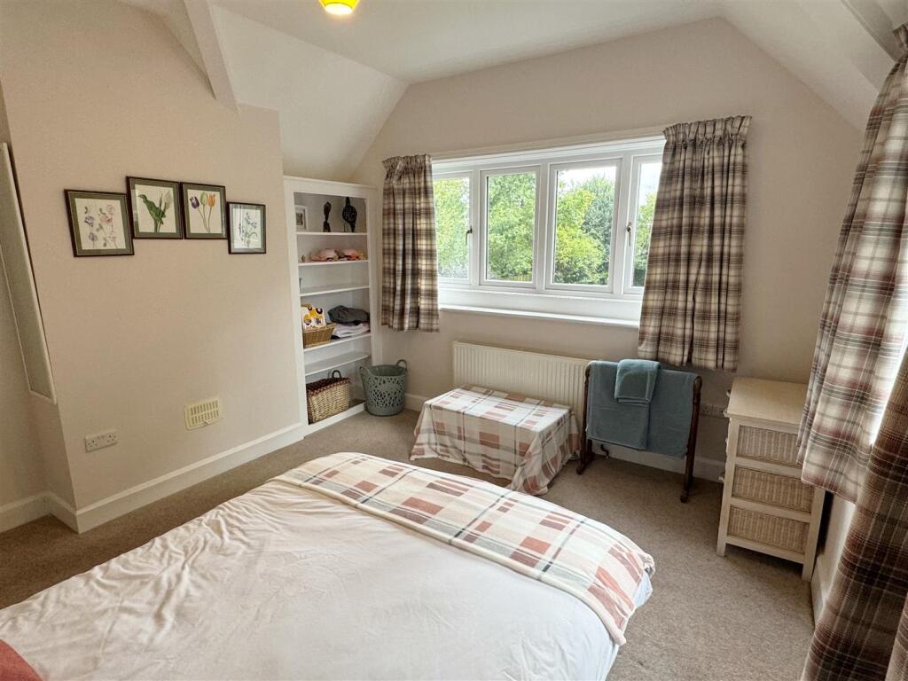 Bed 3a.JPG