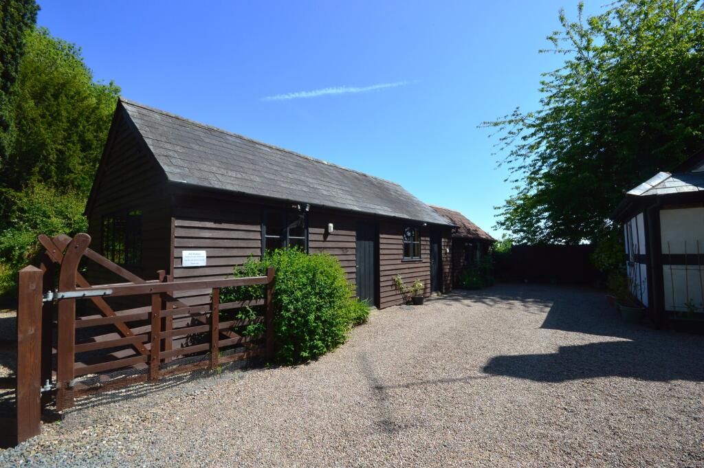 DRIVEWAY AND OUTBUILDINGS.JPG