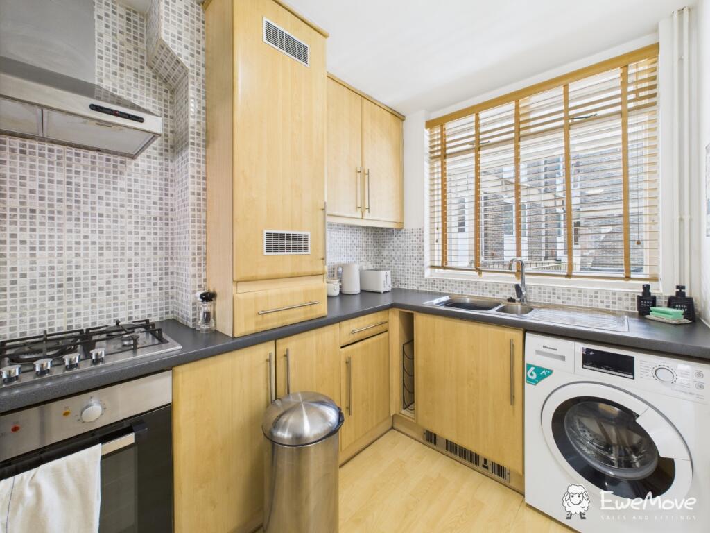 CAM02877G0-PR0093-STILL010