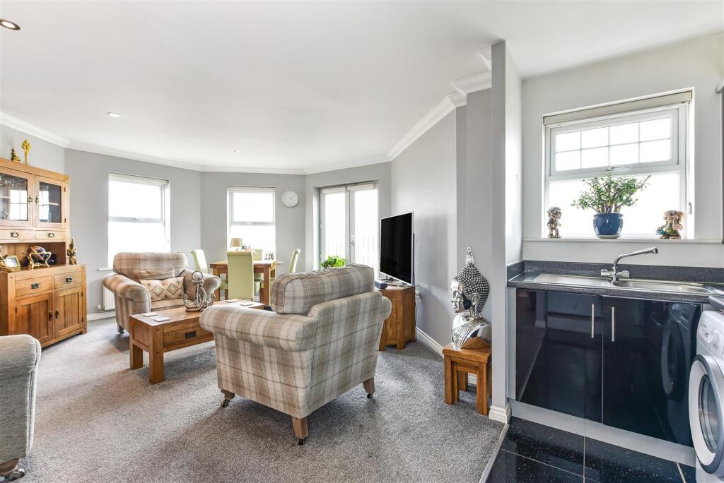 Sitting Room / Kitchen