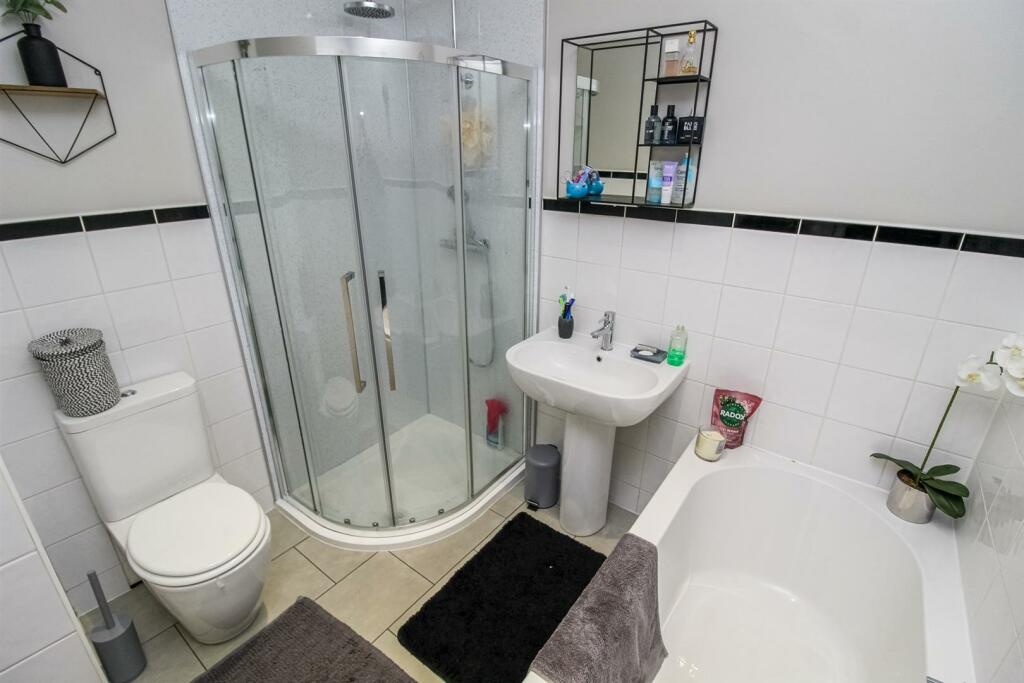 BATHROOM/W.C.