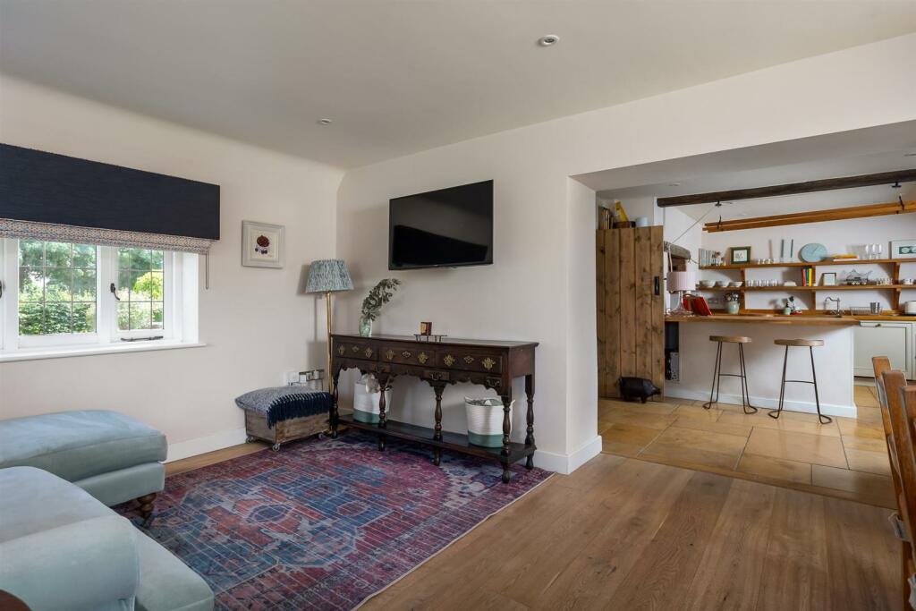 25 - 3 Manor Farm Cottages - GL7 7AL - Web.jpg