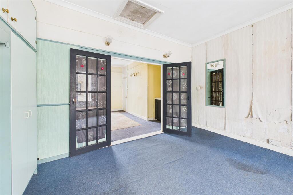 366 Two Mile Hill Road, St George, Bristol BS15 1A