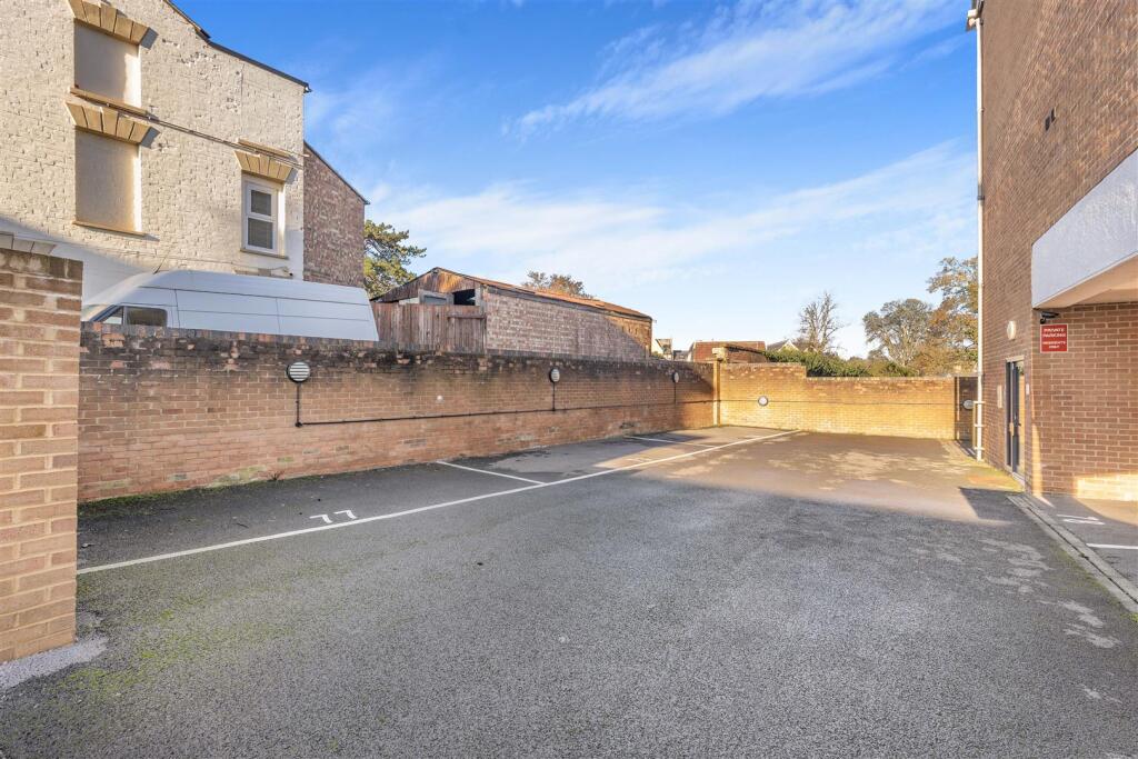 Flat 8, 30 Crouch Street, Banbury-19.jpg