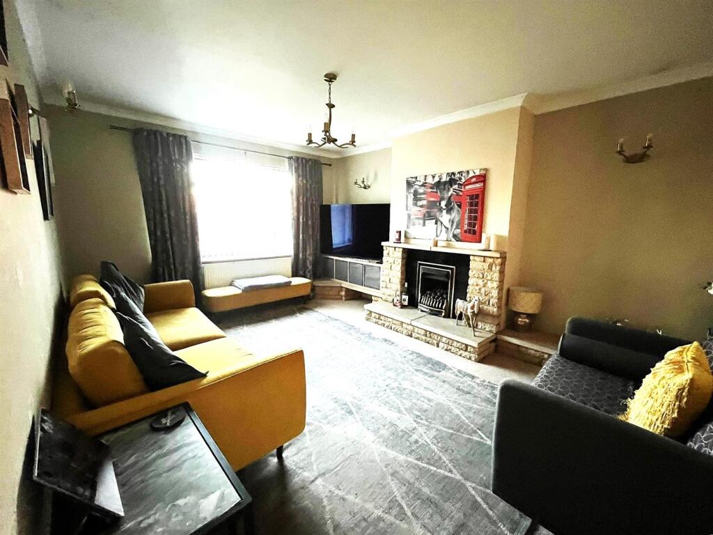 Kings Avenue, Tongham, Farnham