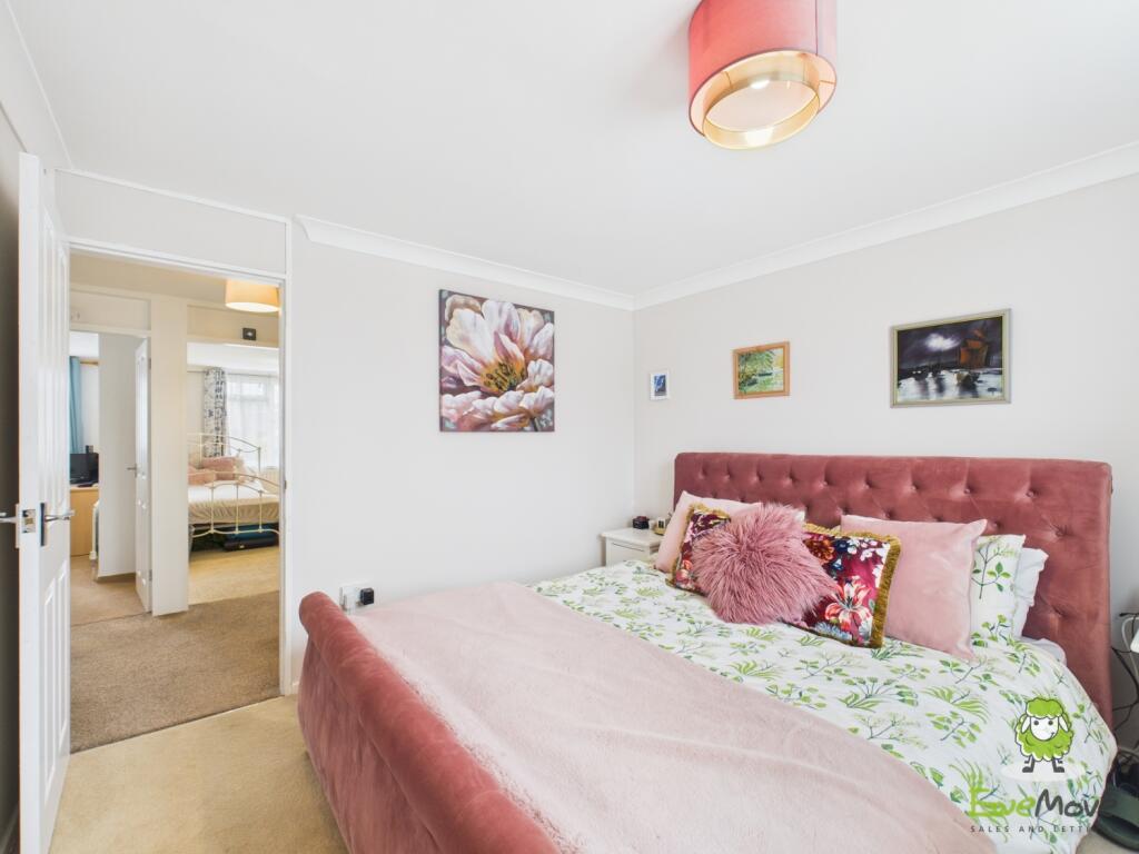 EweMove Estate Agents Basingstoke - Bennet Close