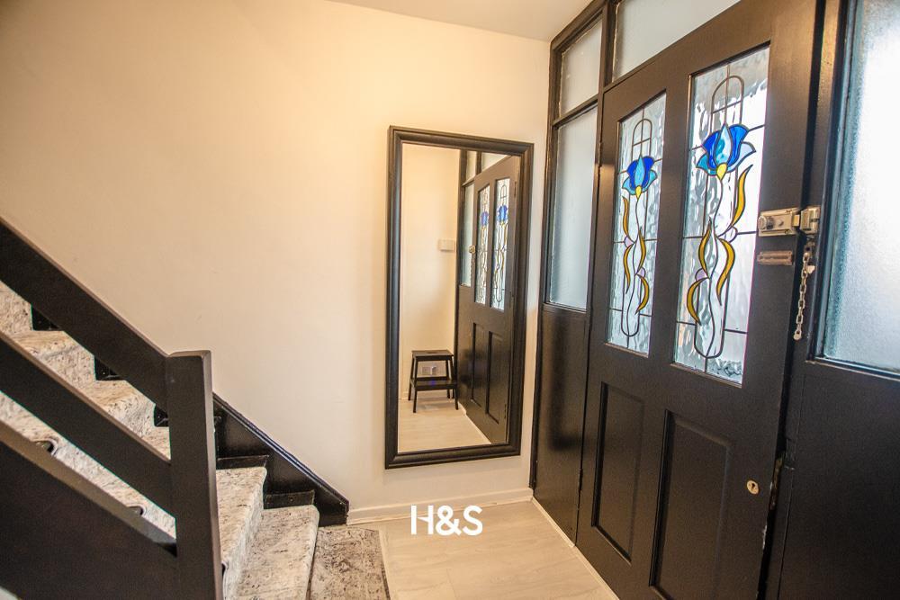 85 Scott Road - hall.jpg