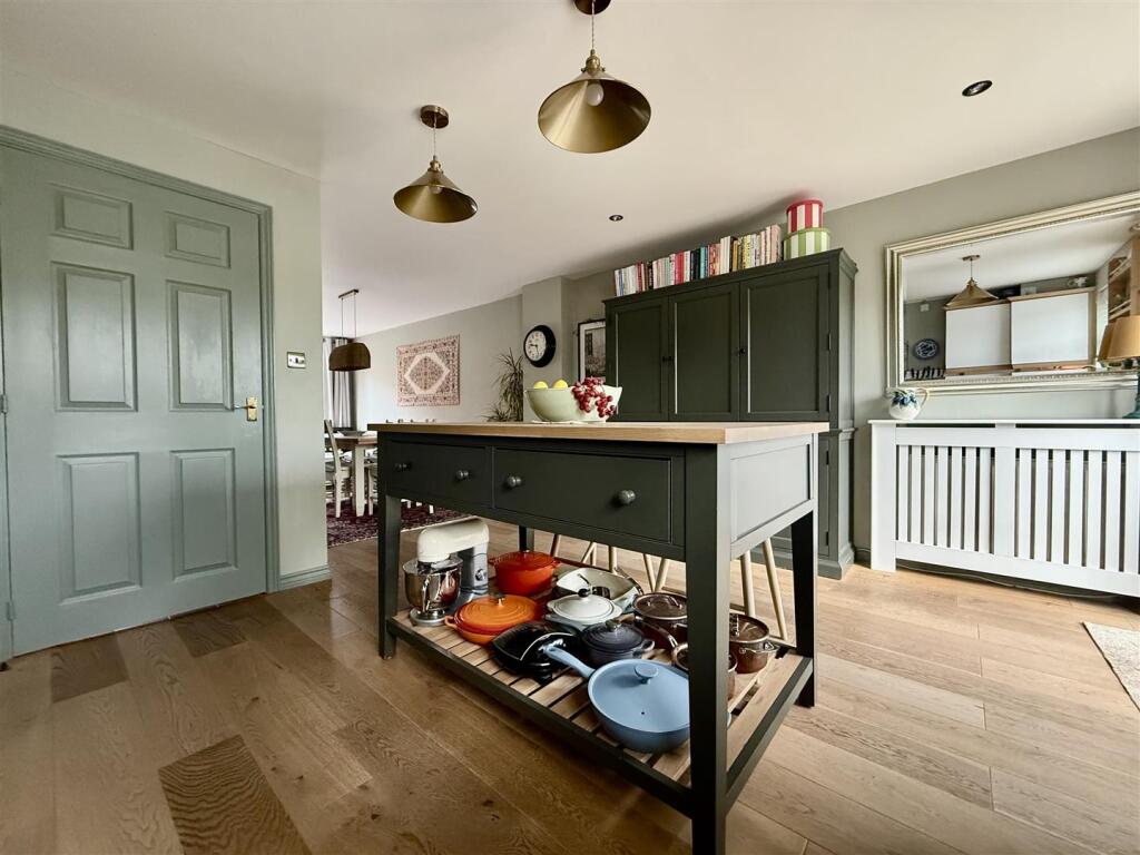 KITCHEN/DINER