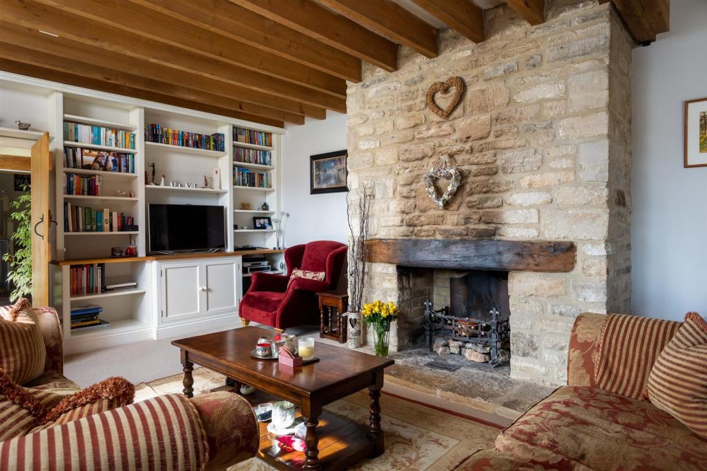 36 - Manor Barn - GL53 9PD - Web.jpg