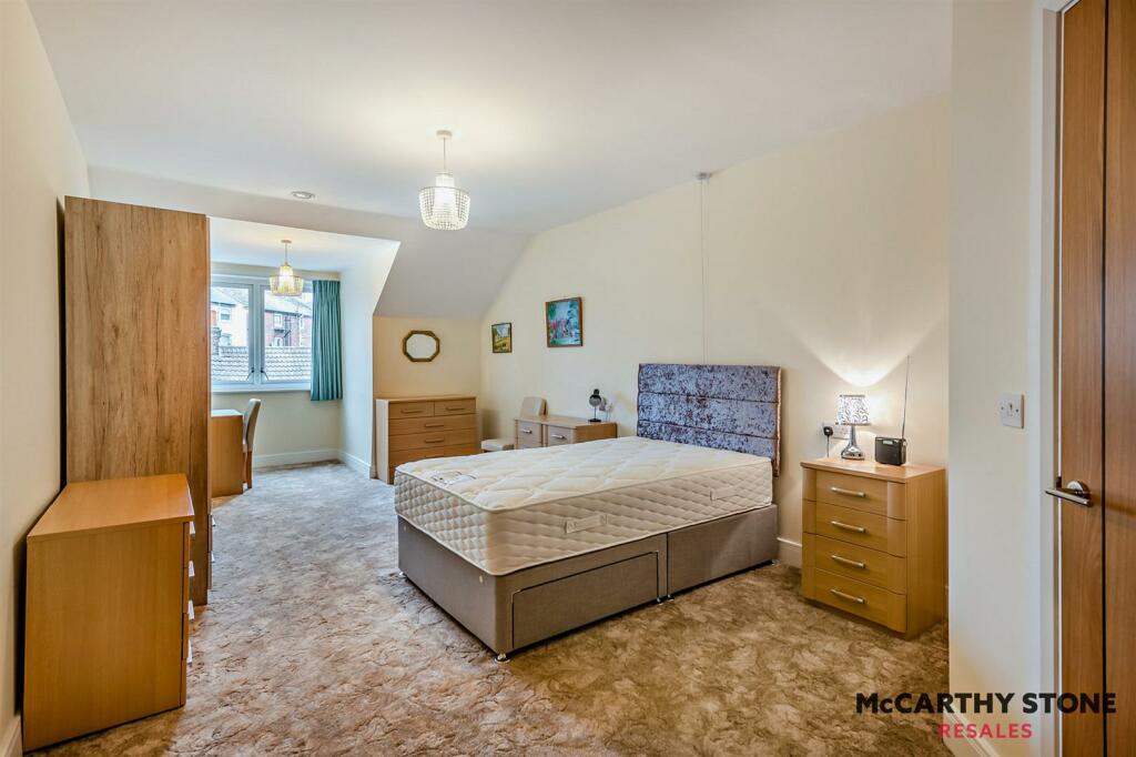 8618855-interior01-800.JPG
