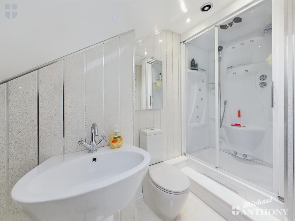 CAM03852G0-PR0109-STILL006