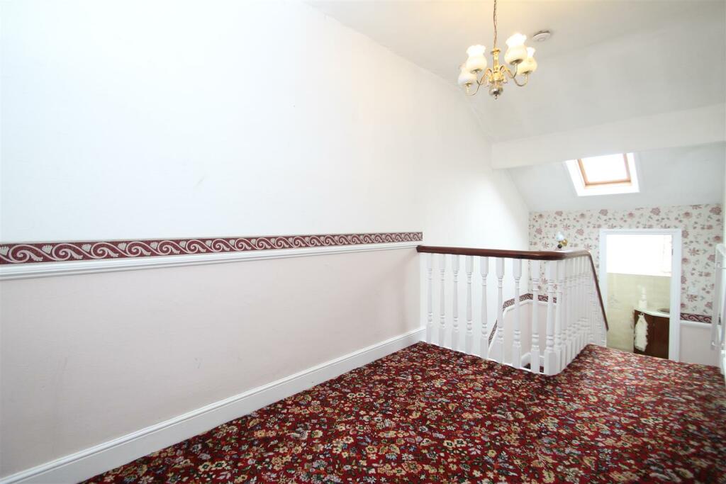landing top floor.JPG