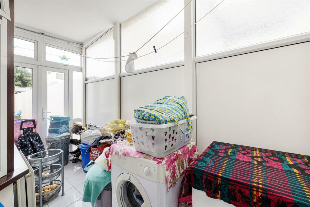 Dames Road E7