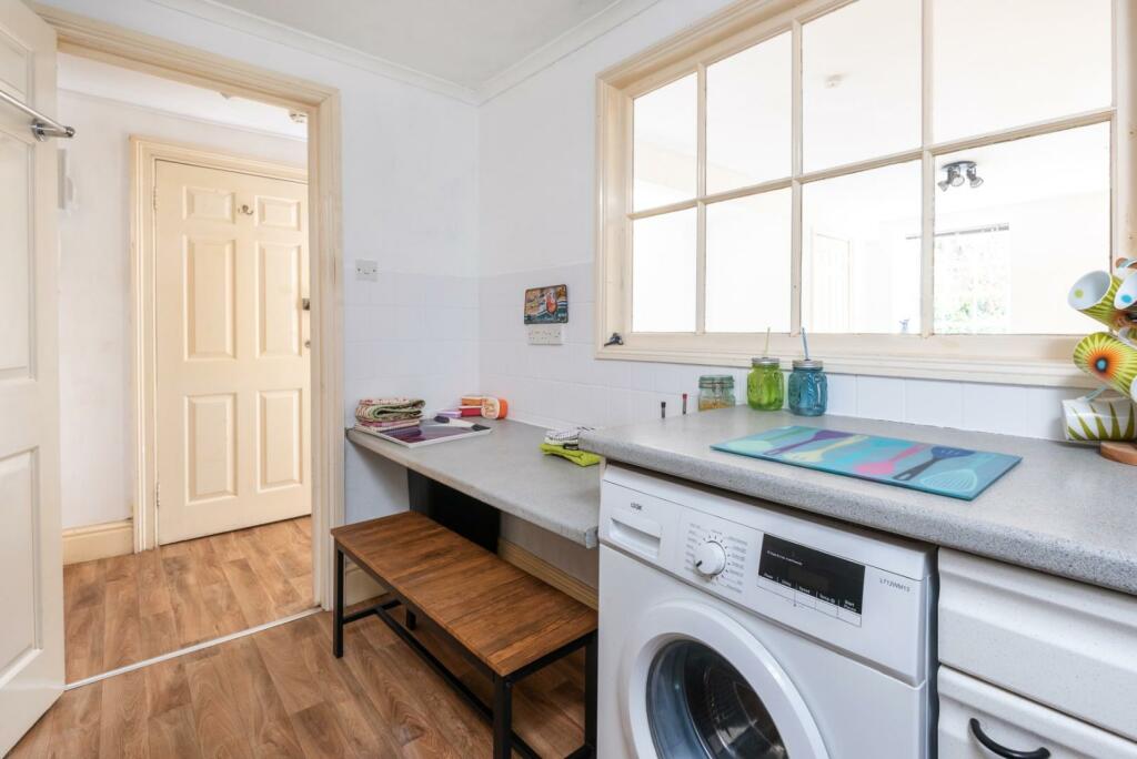 Flat 6, 20, Grosvenor Place Bath, BA1 6AX-11.jpg