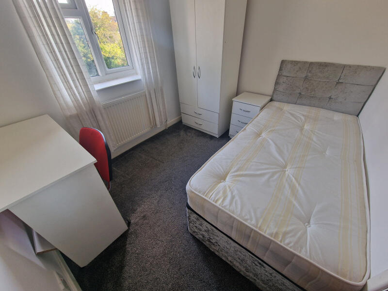 492_12 Room 6.jpg