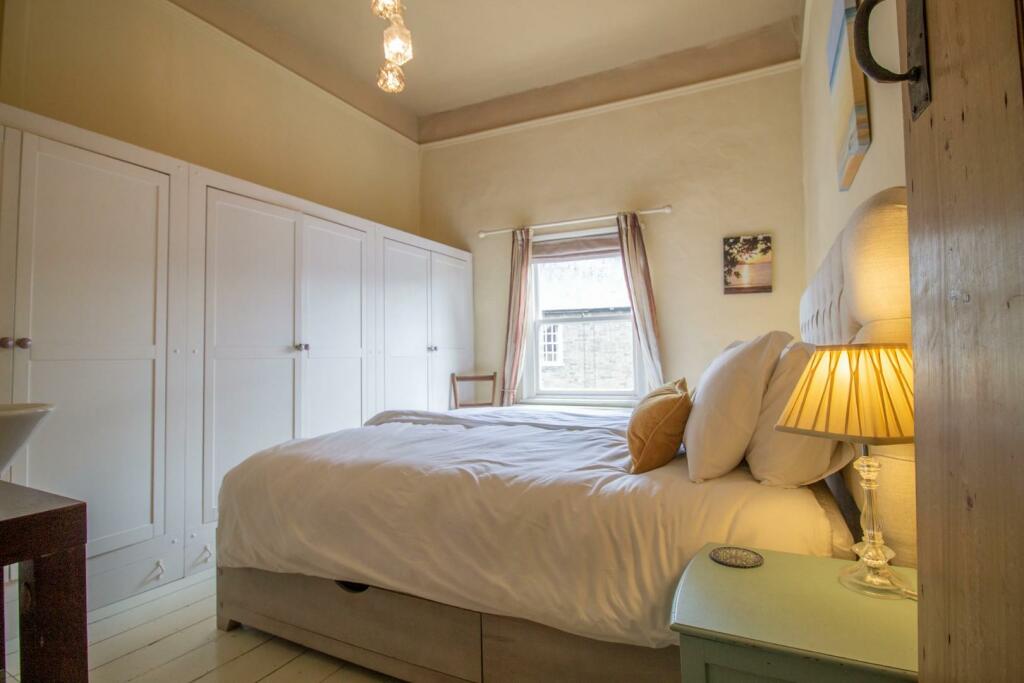 39 Cannon Street [Bedroom One] 02.jpg