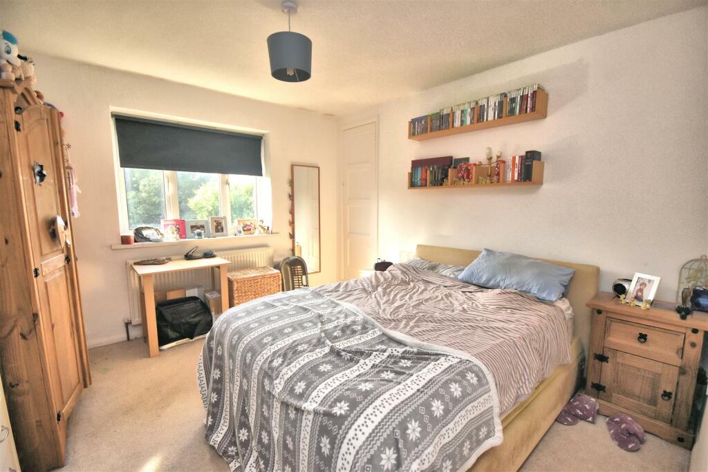 Bedroom 1.jpg