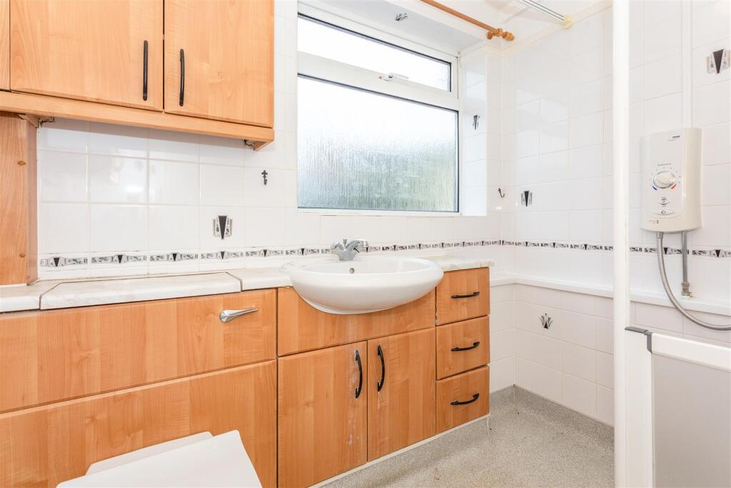 Bathroom (1).jpg