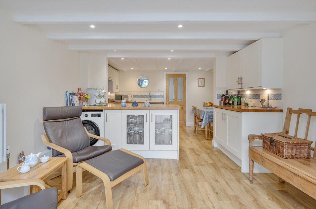 1307226-4-684aa42...