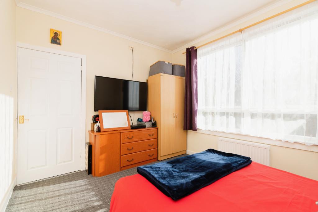 Bed 3 / Dining Room