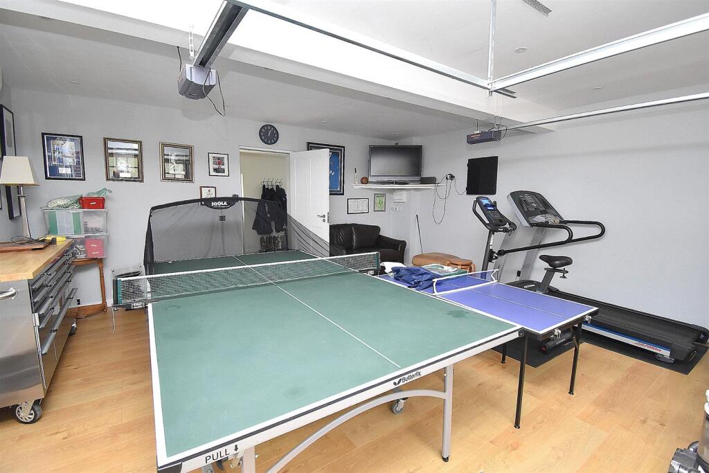 DOUBLE GARAGE-GAMES ROOM.JPG