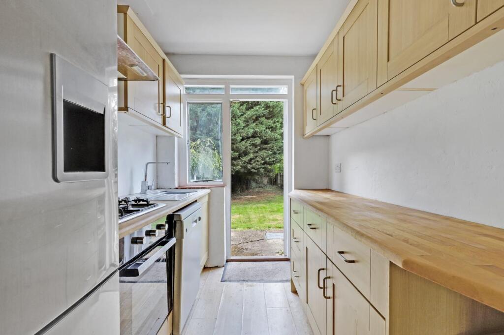 11-fea4JHPropWorld - 7 Mylis Close - 17.jpg