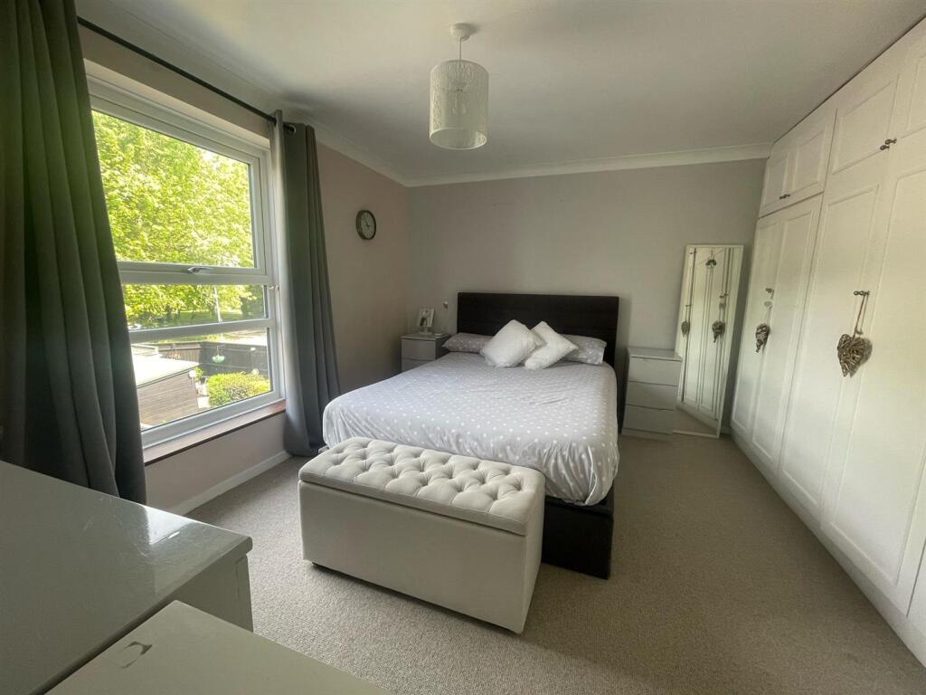 Double Bedroom 1.jpg
