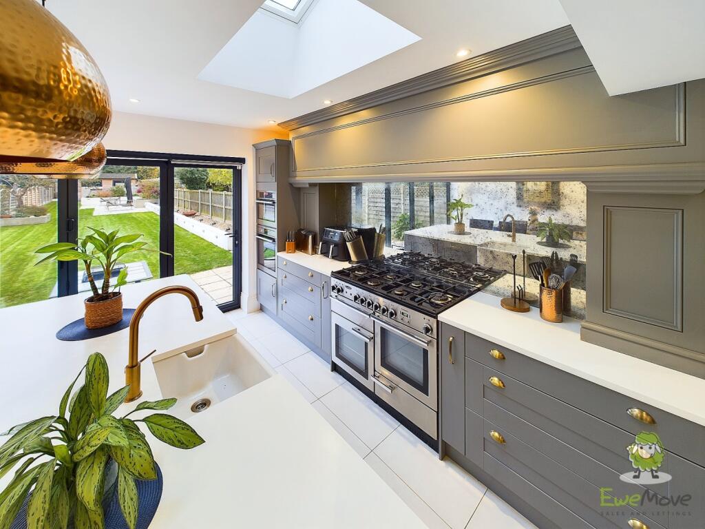 CAM01543G0-PR0103-STILL080