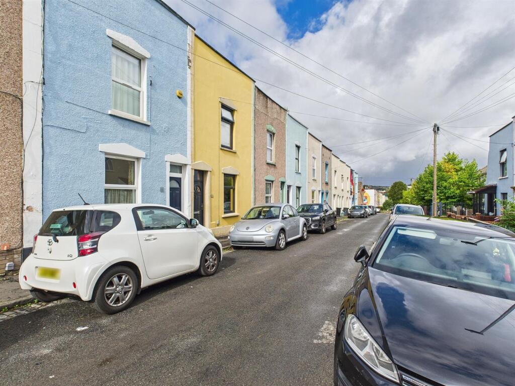 13 - Two bedroom terraced house.jpg