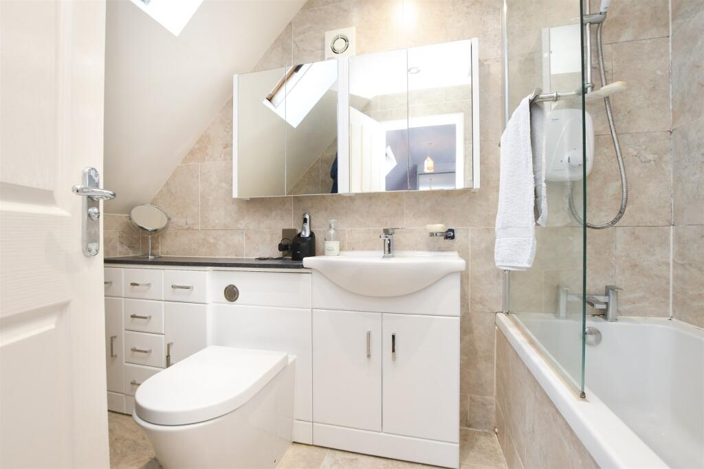 En-Suite Bathroom