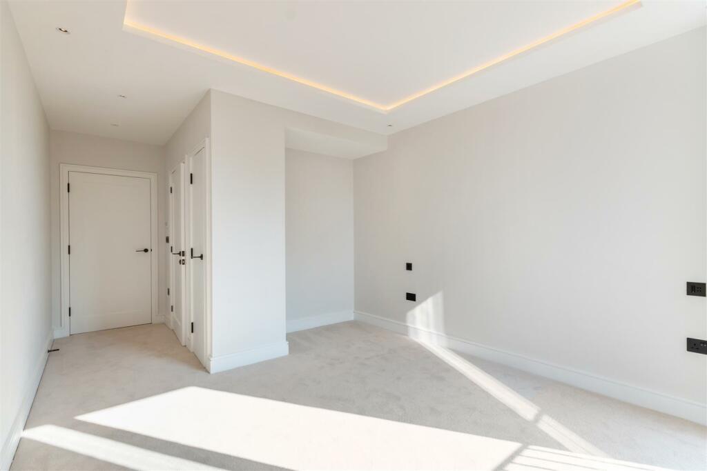 F11 397 Cockfosters Road Ph12.jpg