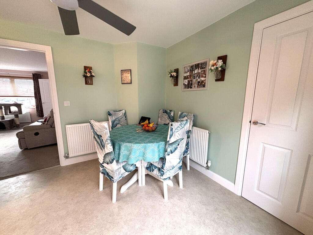 Kitchen/Breakfast...