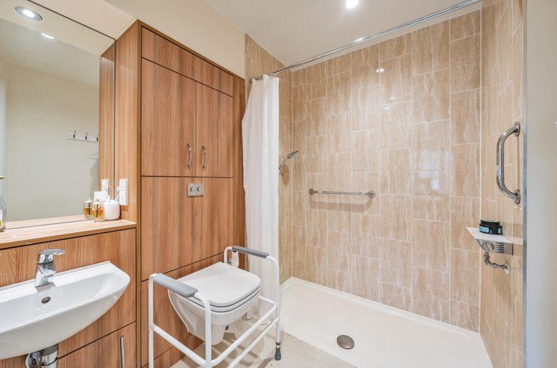 Ensuite shower room to bedroom