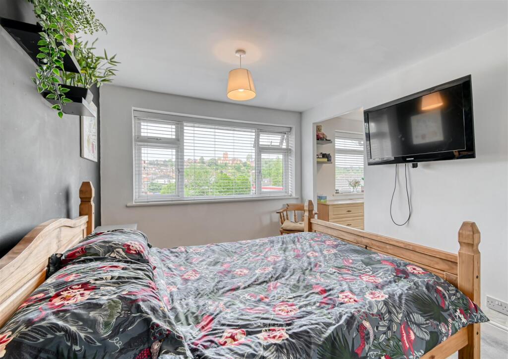 23 Cann Hall Drive-17.jpg