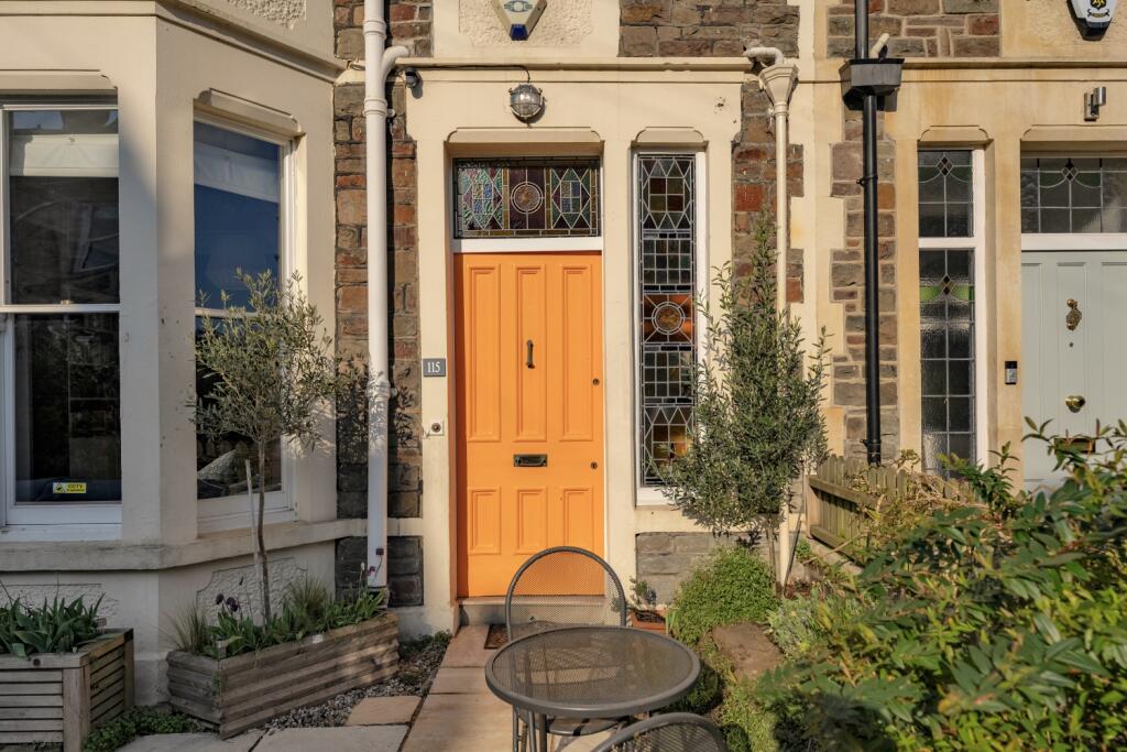 Sunny Front Courtyard