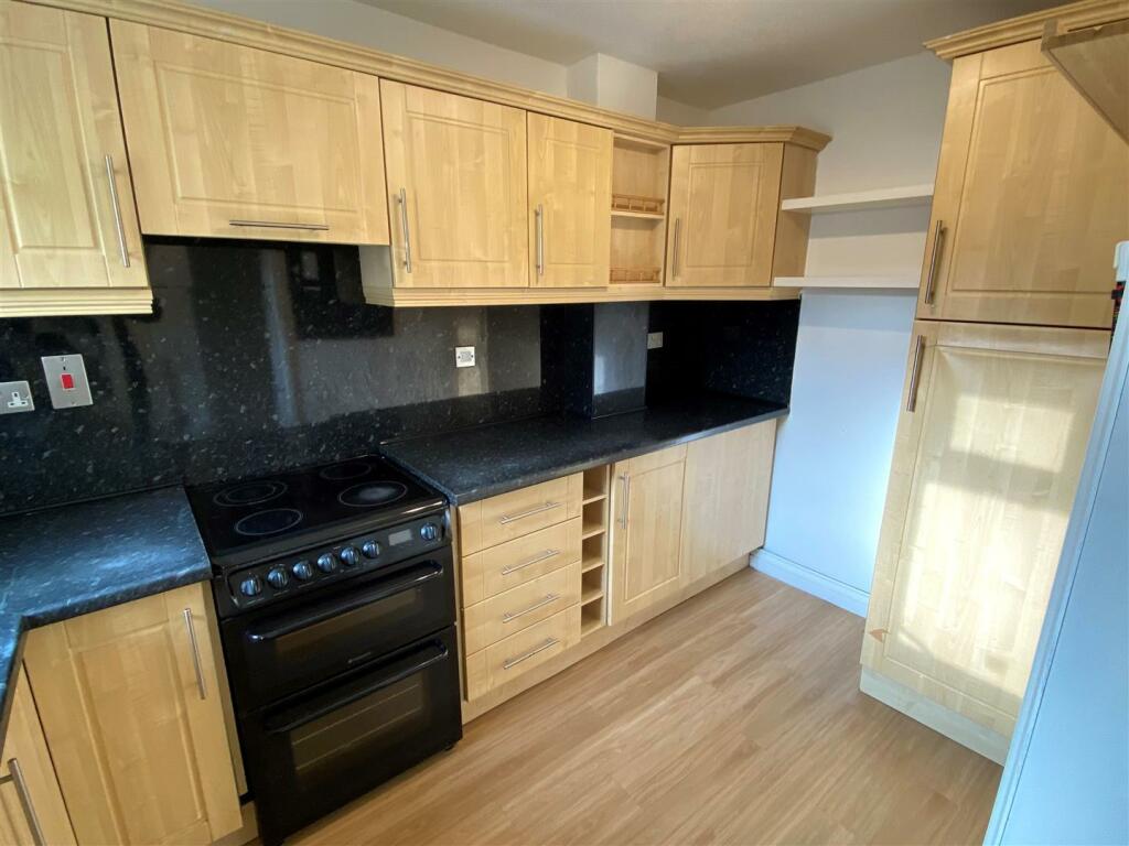 96 Trelawney Parc Kitchen