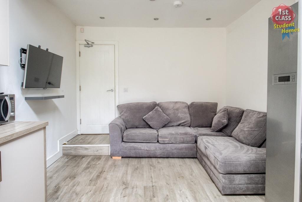 Kitchen/ Living Room
