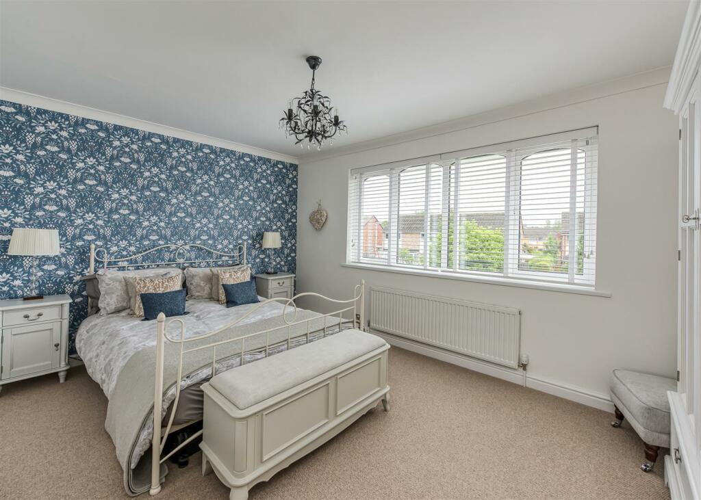 27 Beech Drive-bed2.jpg